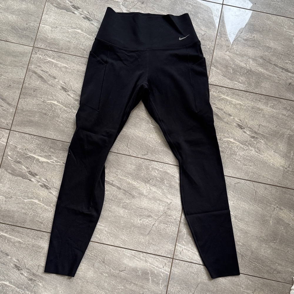 Nike Black High-Waist Pocketed Leggings